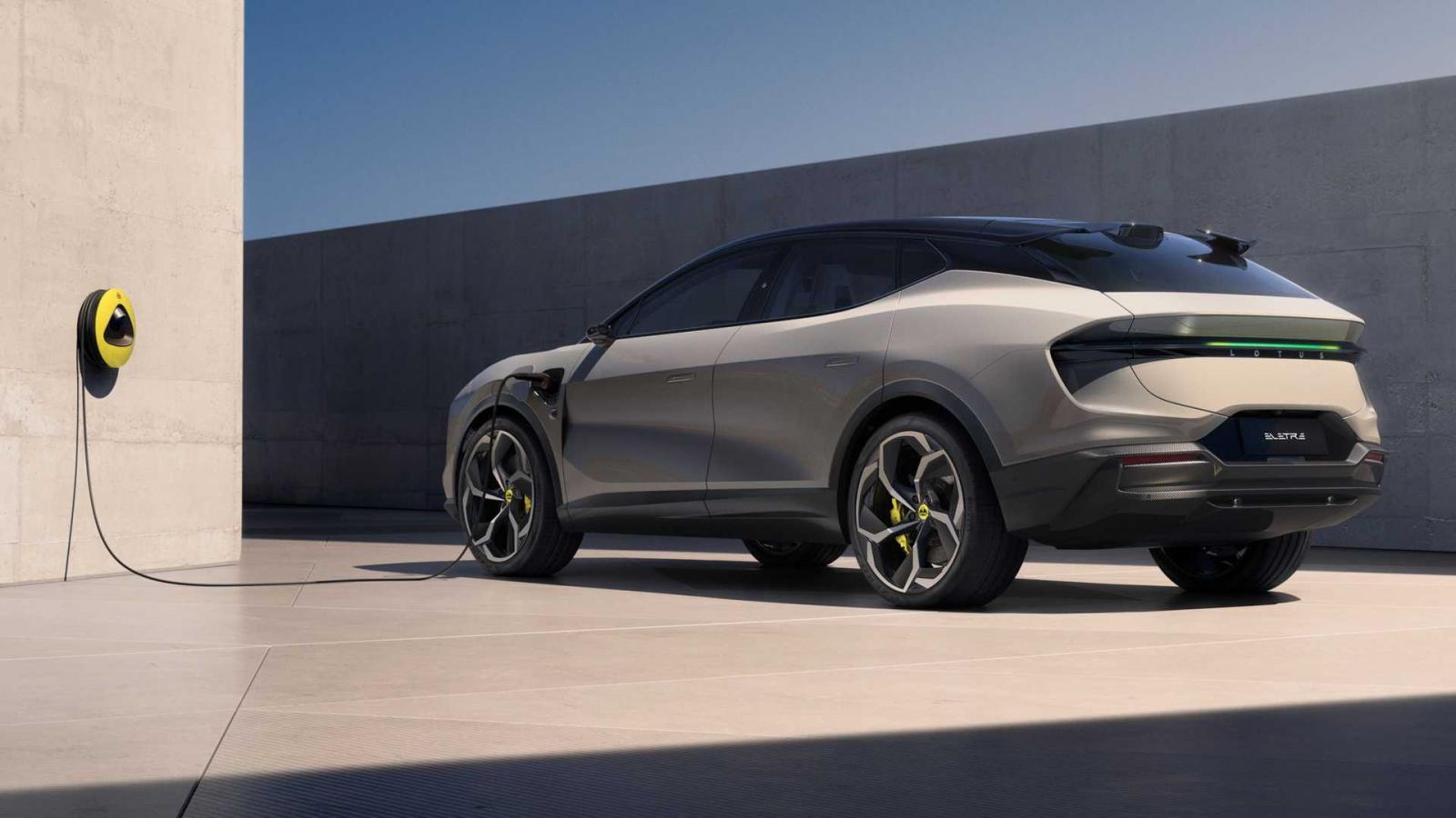 Σε τρεις εκδόσεις έως 918 ίππους η νέα Lotus Eletre